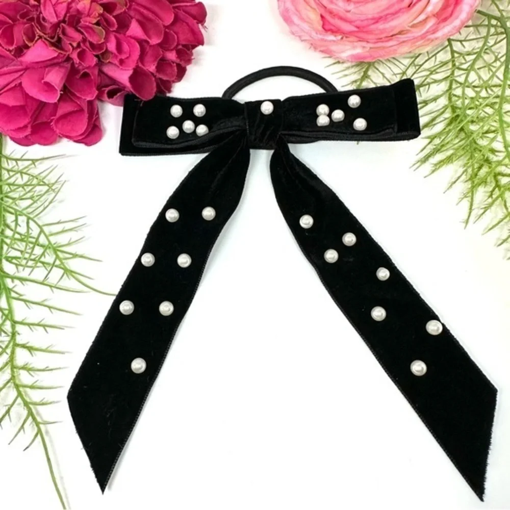 NEW⚜️Velvet Bow Pearl Embellished Hairtie